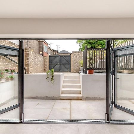 ロンドンModern Garden Flat With Private Parkingアパートメント エクステリア 写真
