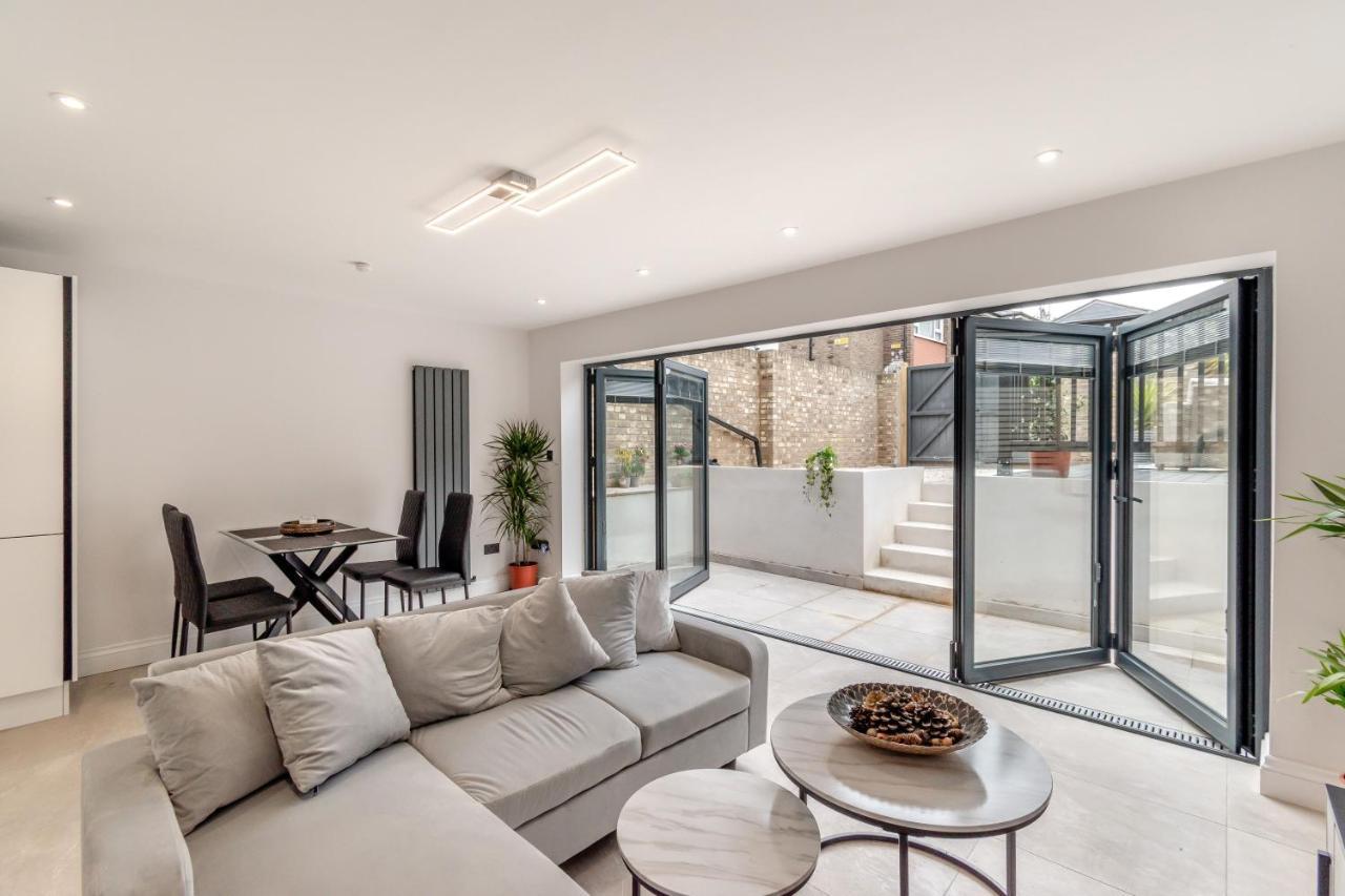 ロンドンModern Garden Flat With Private Parkingアパートメント エクステリア 写真