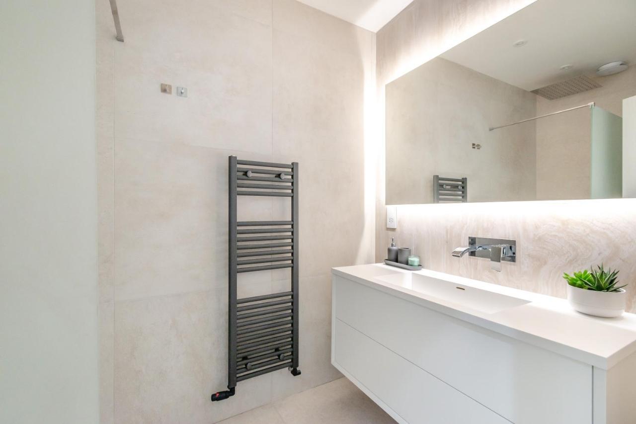 ロンドンModern Garden Flat With Private Parkingアパートメント エクステリア 写真