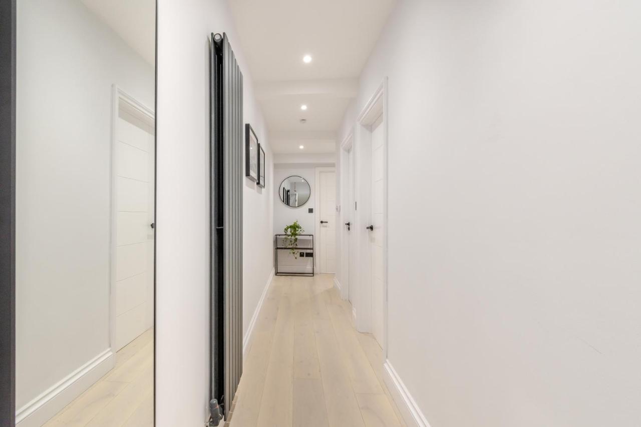ロンドンModern Garden Flat With Private Parkingアパートメント エクステリア 写真