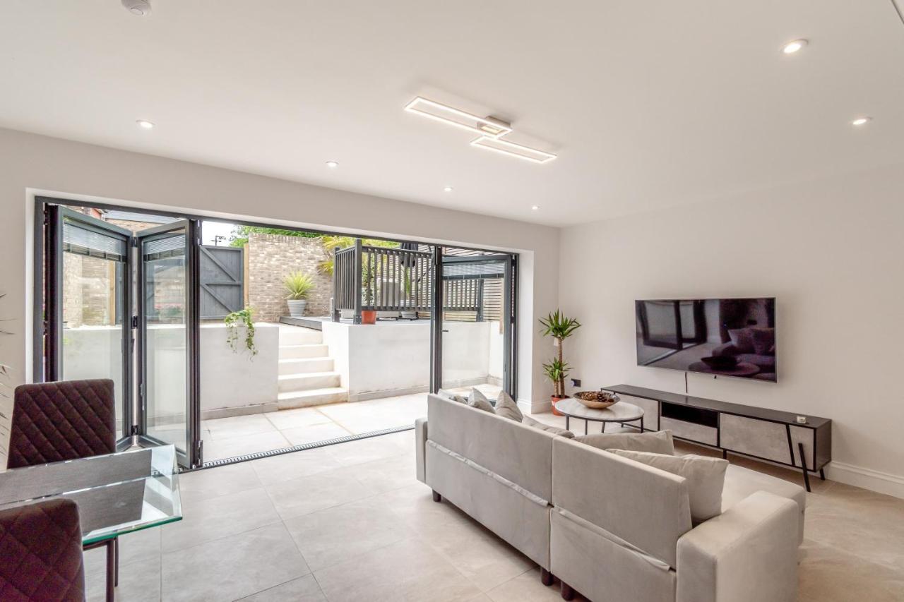ロンドンModern Garden Flat With Private Parkingアパートメント エクステリア 写真