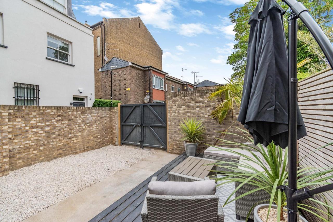 ロンドンModern Garden Flat With Private Parkingアパートメント エクステリア 写真