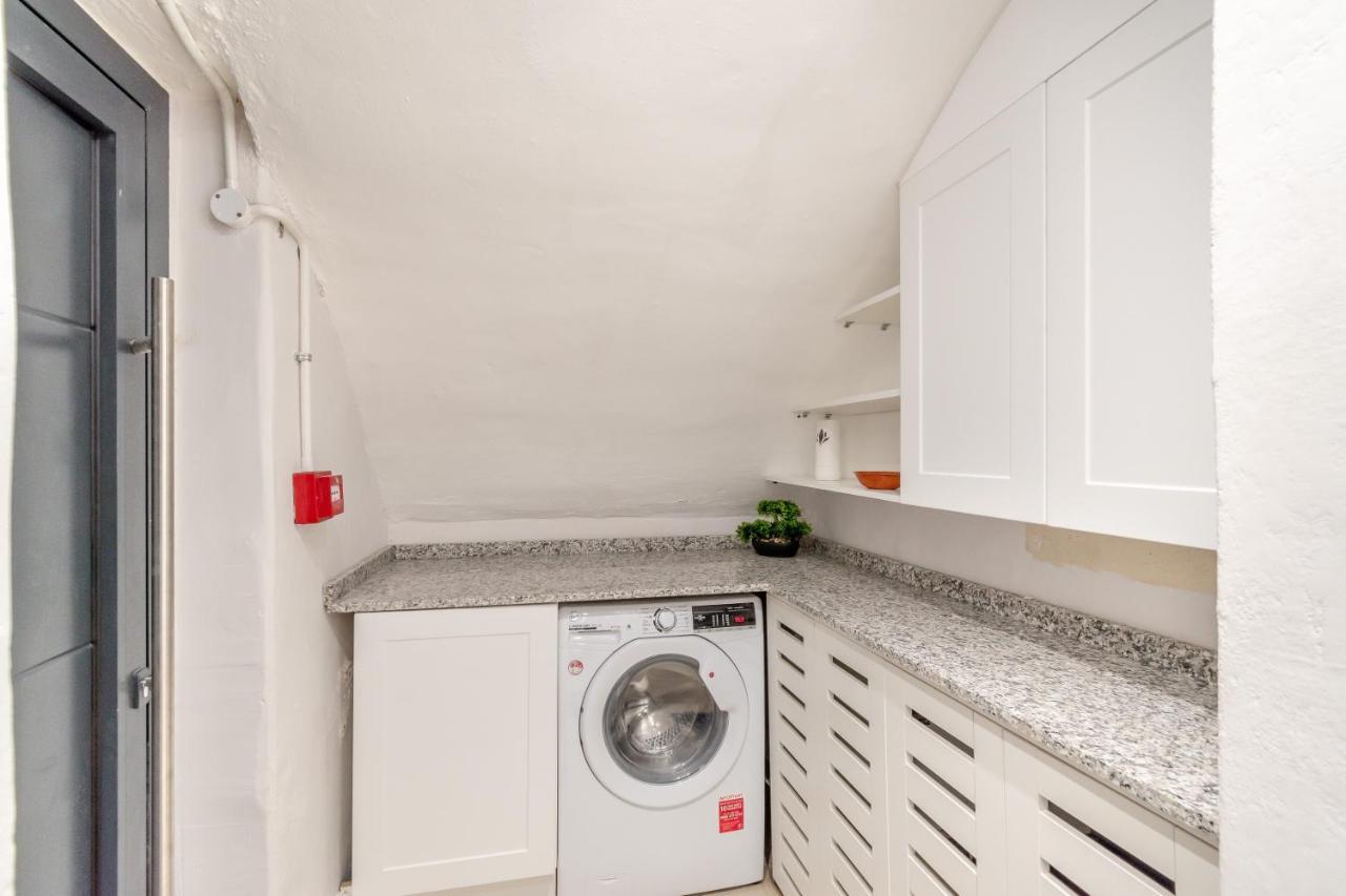 ロンドンModern Garden Flat With Private Parkingアパートメント エクステリア 写真