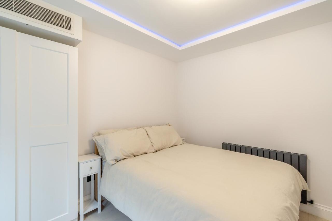 ロンドンModern Garden Flat With Private Parkingアパートメント エクステリア 写真